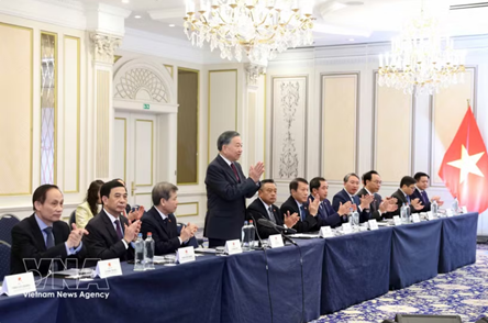 Top leader meets Vietnamese intellectuals in Belgium, Luxembourg